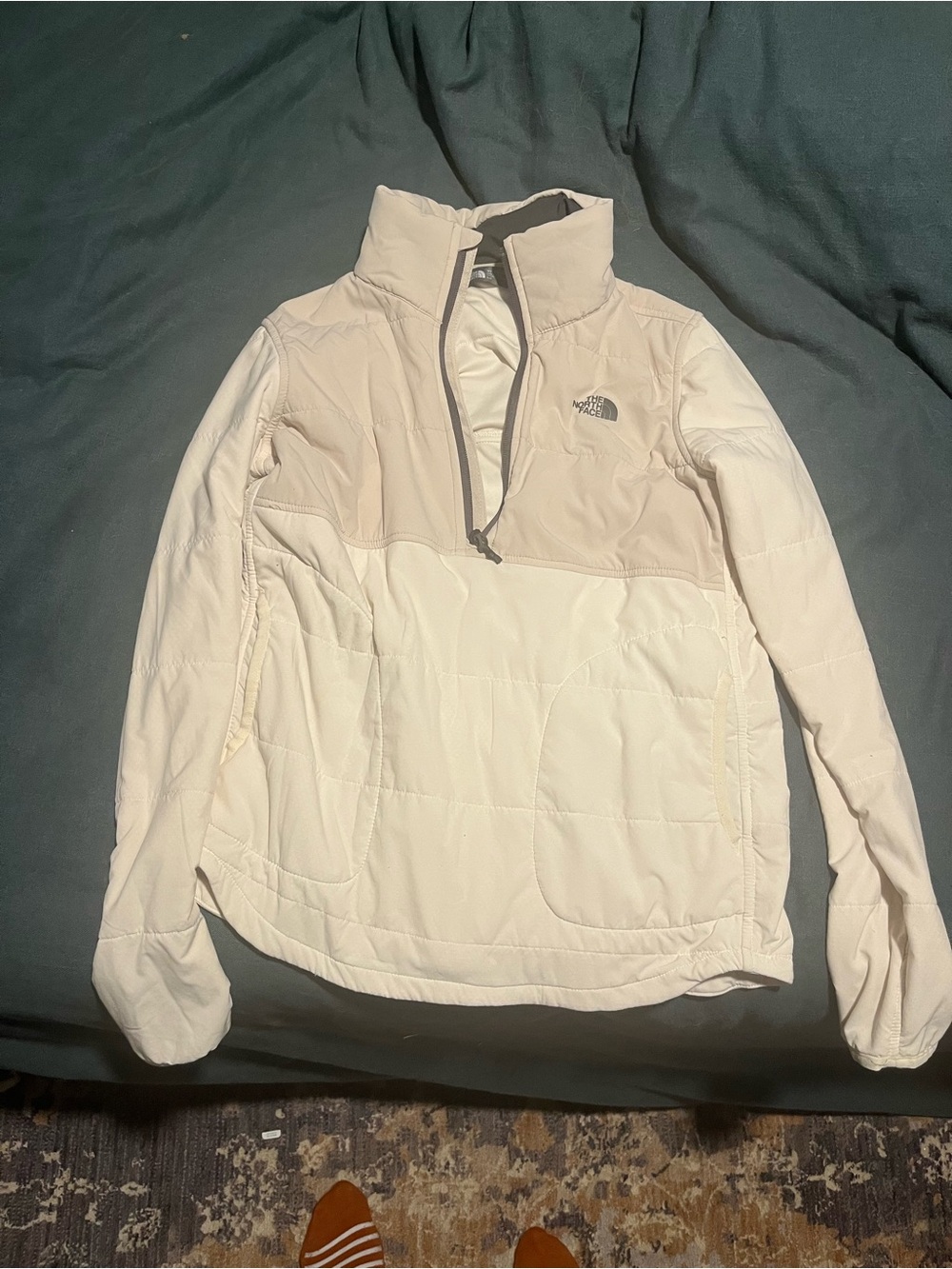 The North Face Women's Two-Tone Cream Pullover Puffer